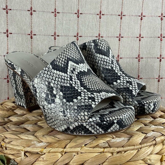 Vince “Wyatt” Snakeskin Embossed Leather Heeled Sandals Size 6 Mules NWOB - Picture 2 of 8